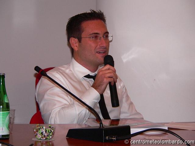 AT66.jpg - Matteo Negri partecipa alla "Tavola Rotonda" rispondendo ad una domanda del pubblico (foto di Barbara Mezzera)